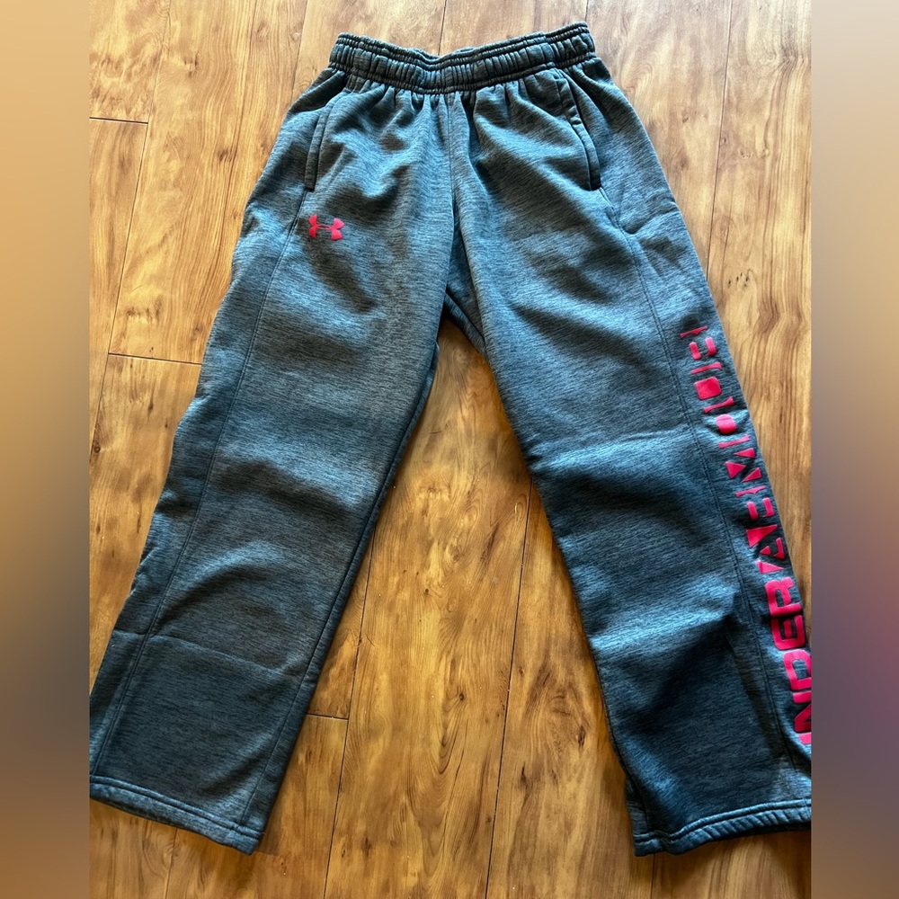Under Armour UA Storm Fleece Logo Pants Grey Red Pockets 1302908 Boy's YM.